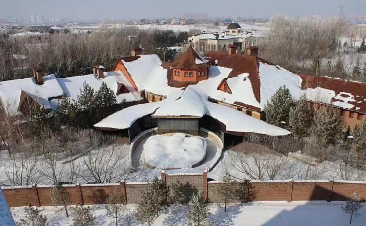Жөндеуге ақша жоқ: Кәрім Мәсімовтың жекежайы босап тұр