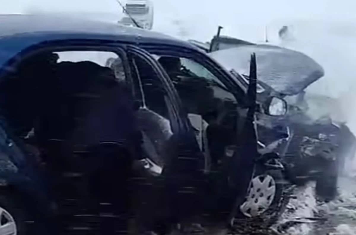 3 адам ауруханада: Абай облысында жантүршігерлік жол апатынан 4 қаза тапты