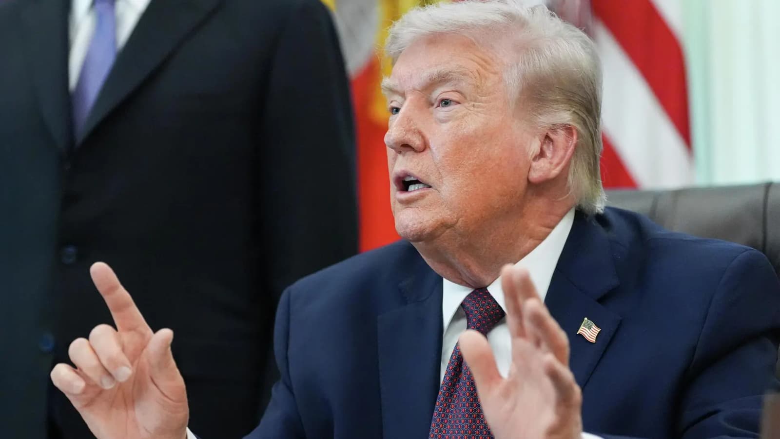 Трамп Ирандағы электр станциялары мен көпірлерге қайтадан соққы жасалатынын айтты