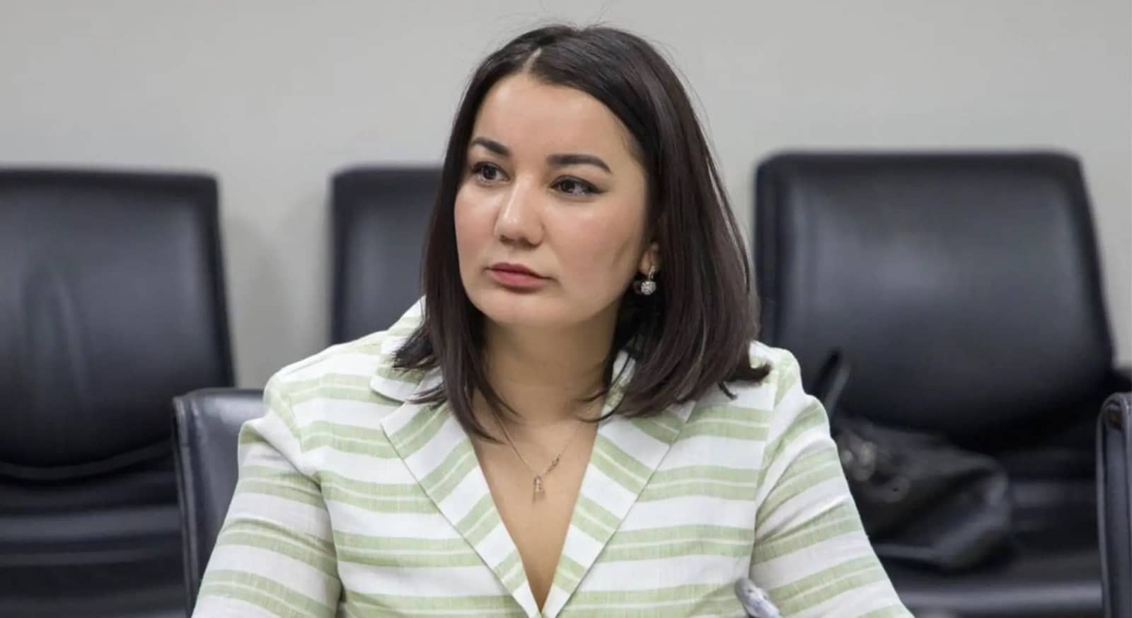 «Жылап келгендерге сенбе»: белгілі заңгер желідегі оқырмандардан сақ болу керектігін ескертті