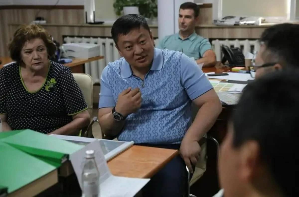 Бренд сағат пен бриллиантқа батқан Ким: «Кенжехан» базарының директоры қамауда отыр