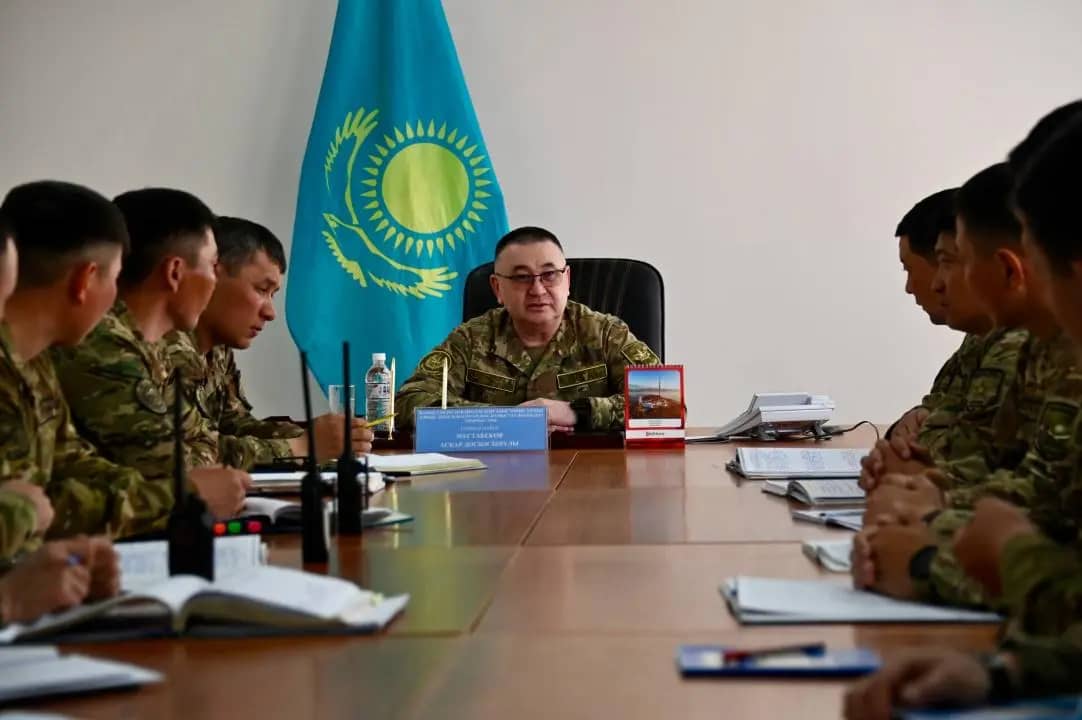 Тәртіп пен тәрбие басты назарда: Қорғаныс министрінің орынбасары Гвардейск гарнизонында тәрбие жұмысының басым бағыттарын айқындады